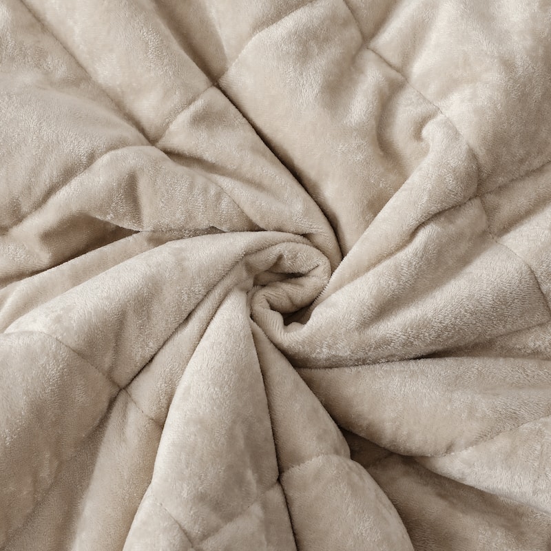 Wonderful Diamond Velvet 3 Piece Quilt Set