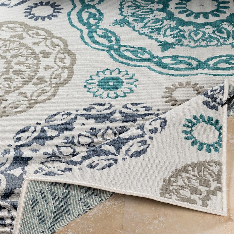 Arrigo Transitional Indoor/ Outdoor Area Rug - 8'9" Square