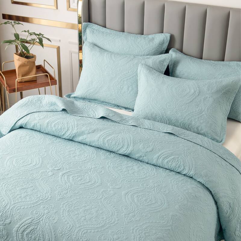 Reversible 3 Piece Damask Quilt Set by HULALA HOME