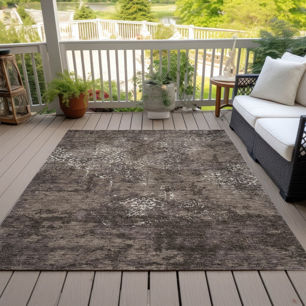 Machine Washable Indoor/ Outdoor Chantille Distressed Traditional Rug