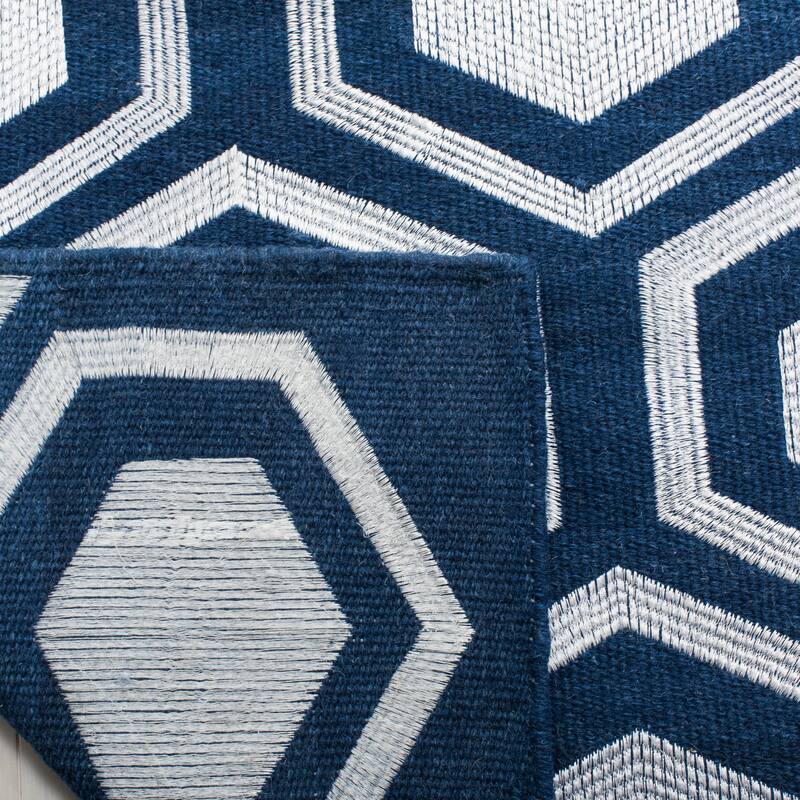 SAFAVIEH Handmade Flatweave Kilim Shailee Wool Rug