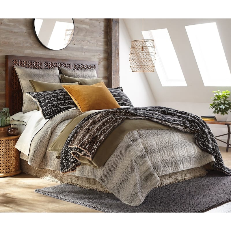 Hugh, Linen, Asphalt, Quilt - Black - Queen