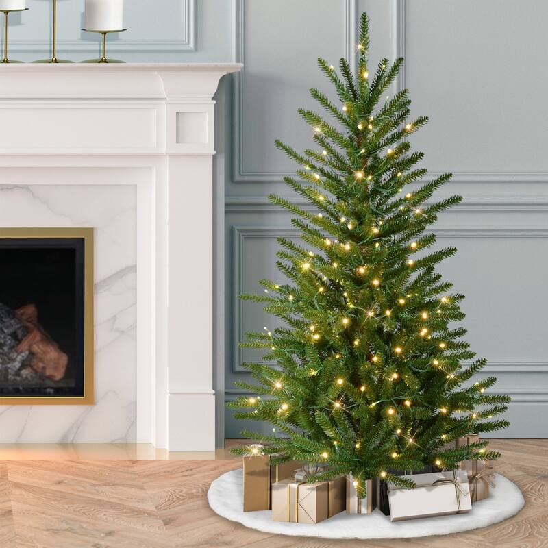 Puleo International 4.5' Pre-Lit Artificial Mountain View Spruce Tree - 4.5 Foot