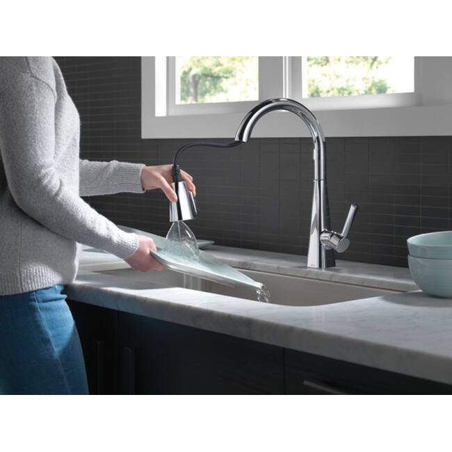 Delta Lenta Single-Handle Pull-Down Kitchen Faucet with ShieldSpray