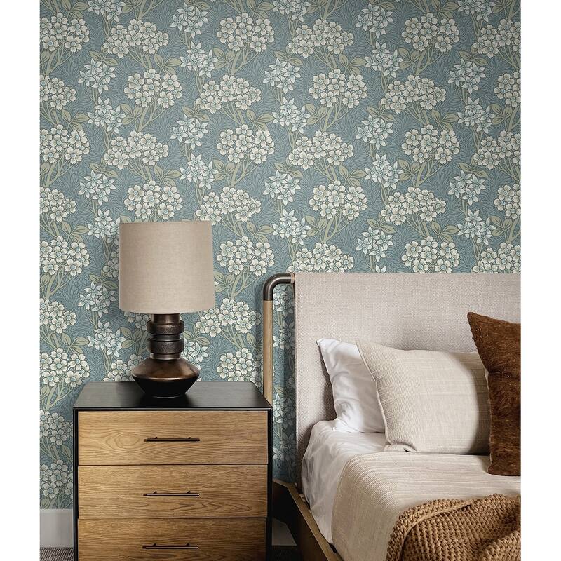 Seabrook Designs Floral Vine Nonwoven Unpasted Wallpaper