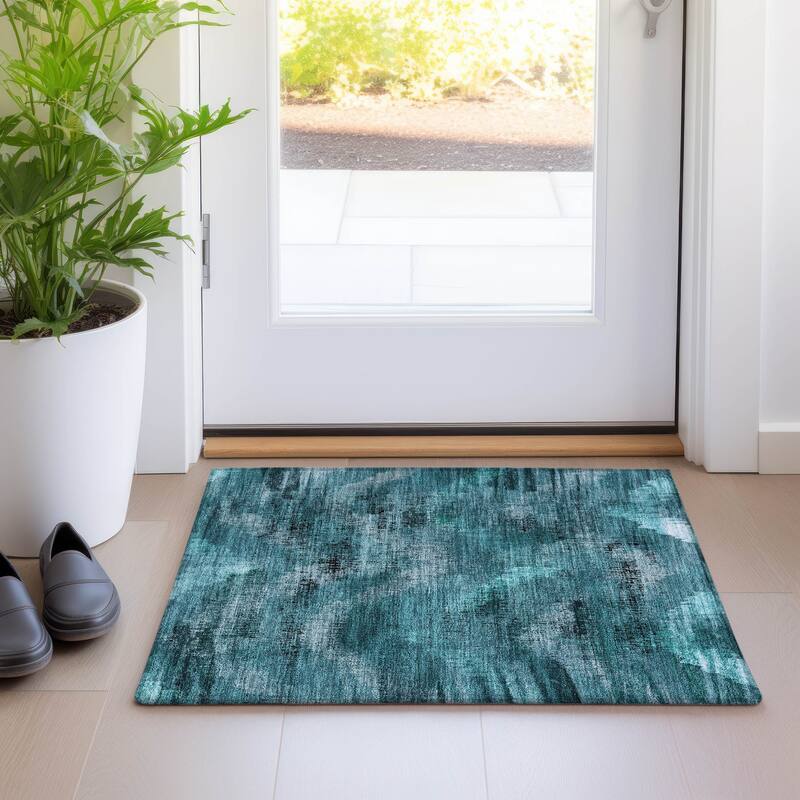 Machine Washable Indoor/ Outdoor Chantille Distressed Chevron Rug