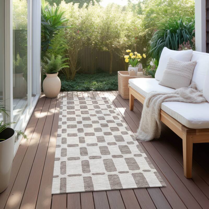 Machine Washable Indoor/ Outdoor Chantille Geo Contemporary Rug - Taupe - 2'3" x 7'6"