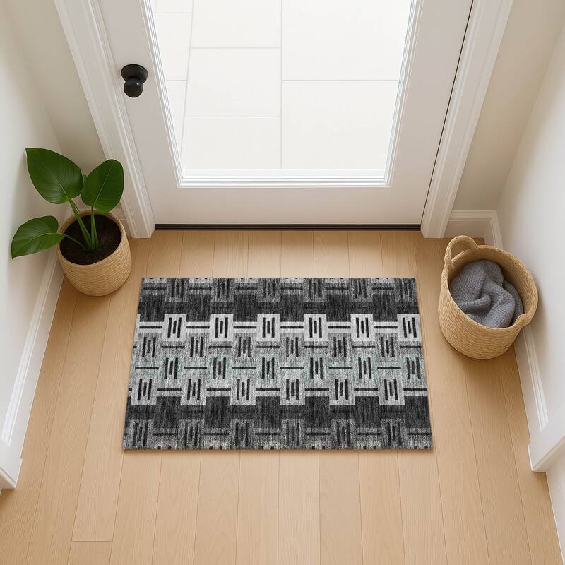Machine Washable Indoor/ Outdoor Modern Wamego Chantille Rug