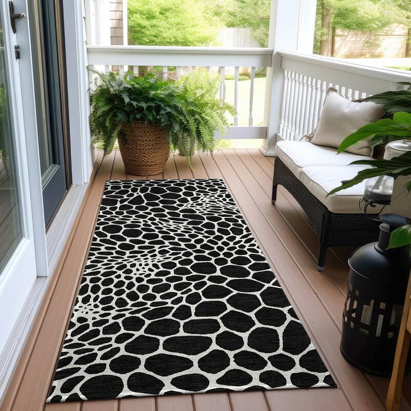 Machine Washable Indoor/ Outdoor Chantille Animal Print Rug - Black - 2'3" x 7'6"