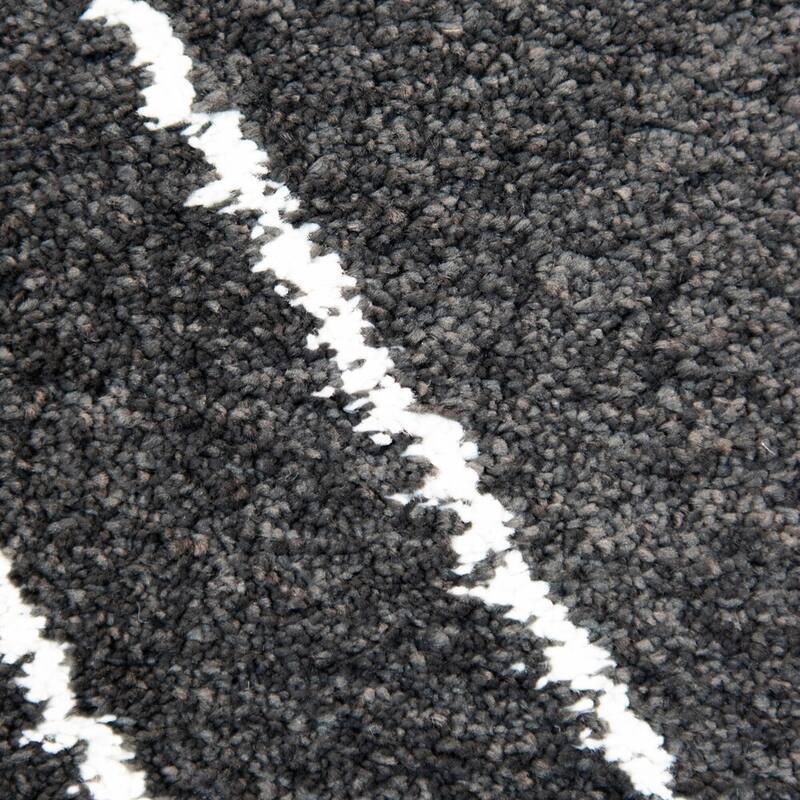 Carson Carrington Isgarde Diamond Area Rug