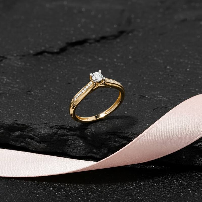 1/10ct TDW Solitaire Diamond Ring in 10K yellow Gold for Women