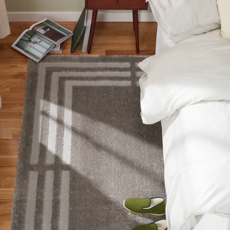 TOWN & COUNTRY EVERYDAY Cloud Shag Plush Border Area Rug