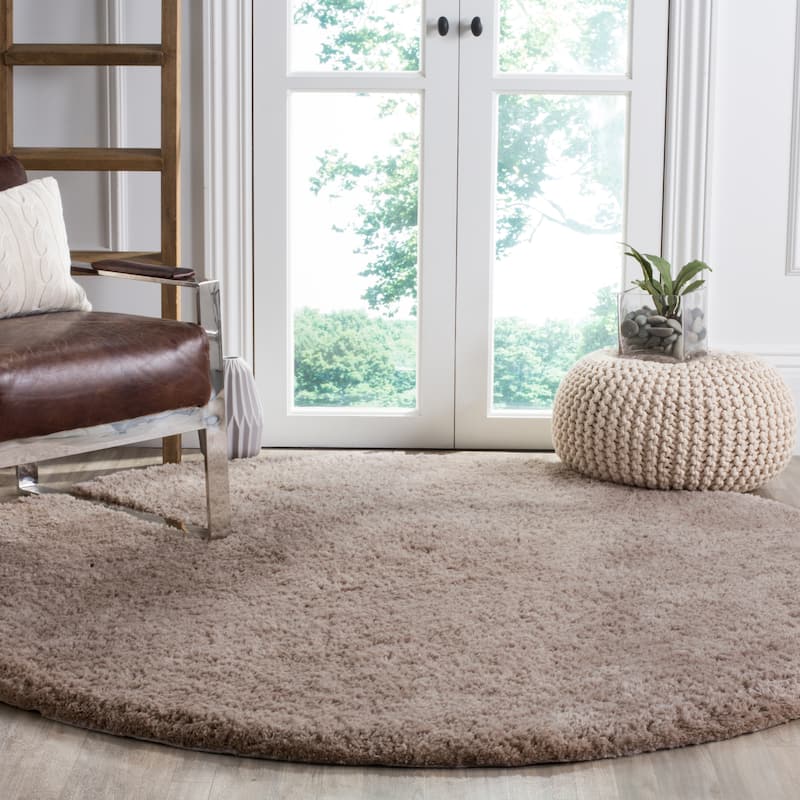 SAFAVIEH Handmade Sheep Shag Dochia Solid Polyester Rug - 6' Round - Silver