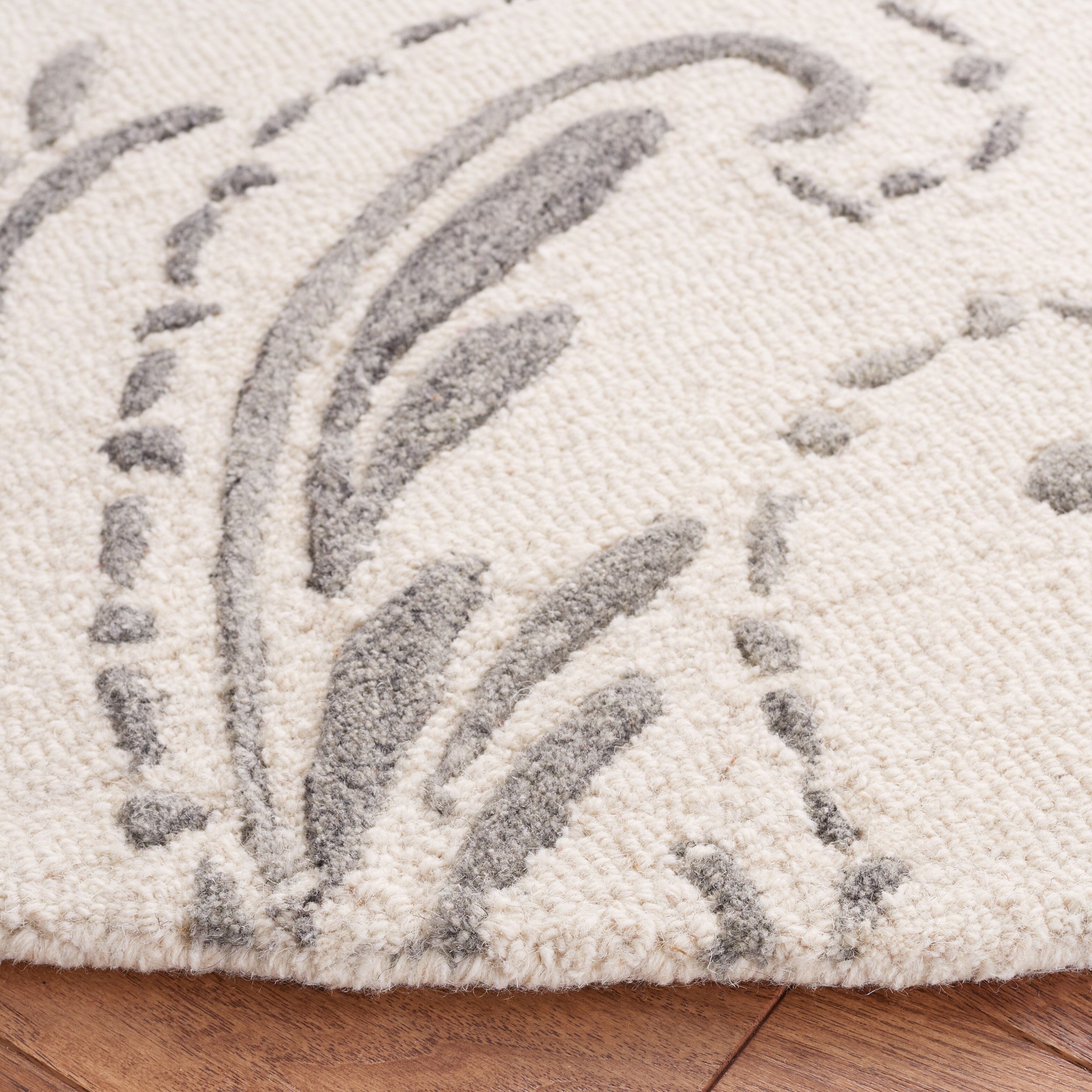 SAFAVIEH Handmade Capri Ilianka Wool Rug - On Sale - Bed Bath & Beyond -  30105720