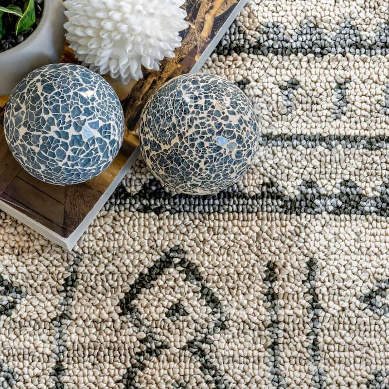 Nuloom Geometric Akua Ethnic Bands Tassel Area Rug