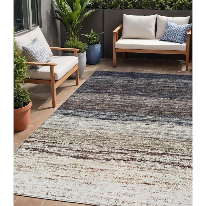 HomeRoots Ombre Transitional Rectangle Outdoor Rug - 5' X 8'