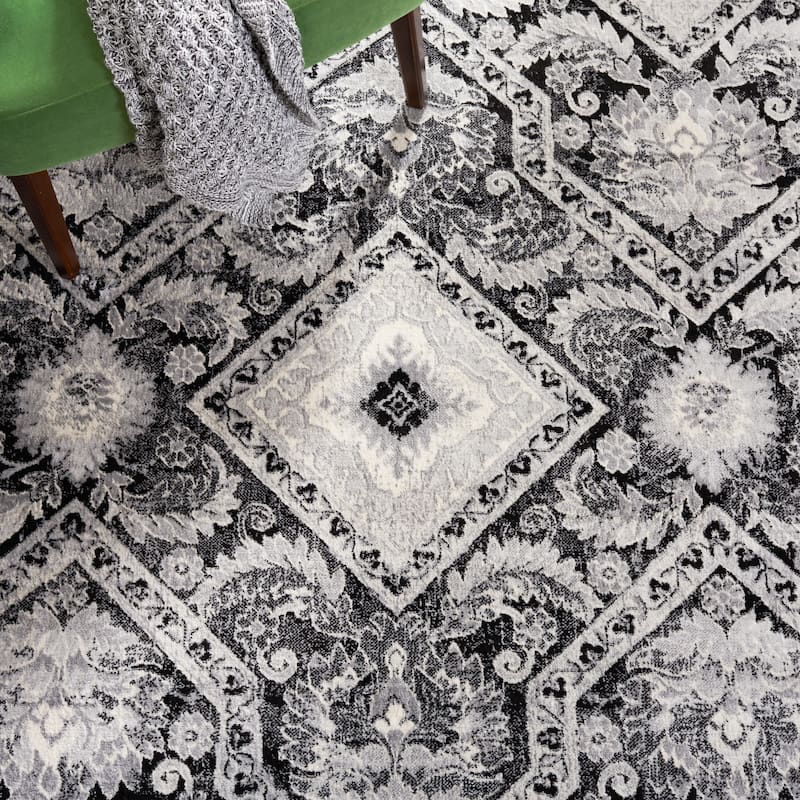 SAFAVIEH Brentwood Blagoyka Traditional Rug