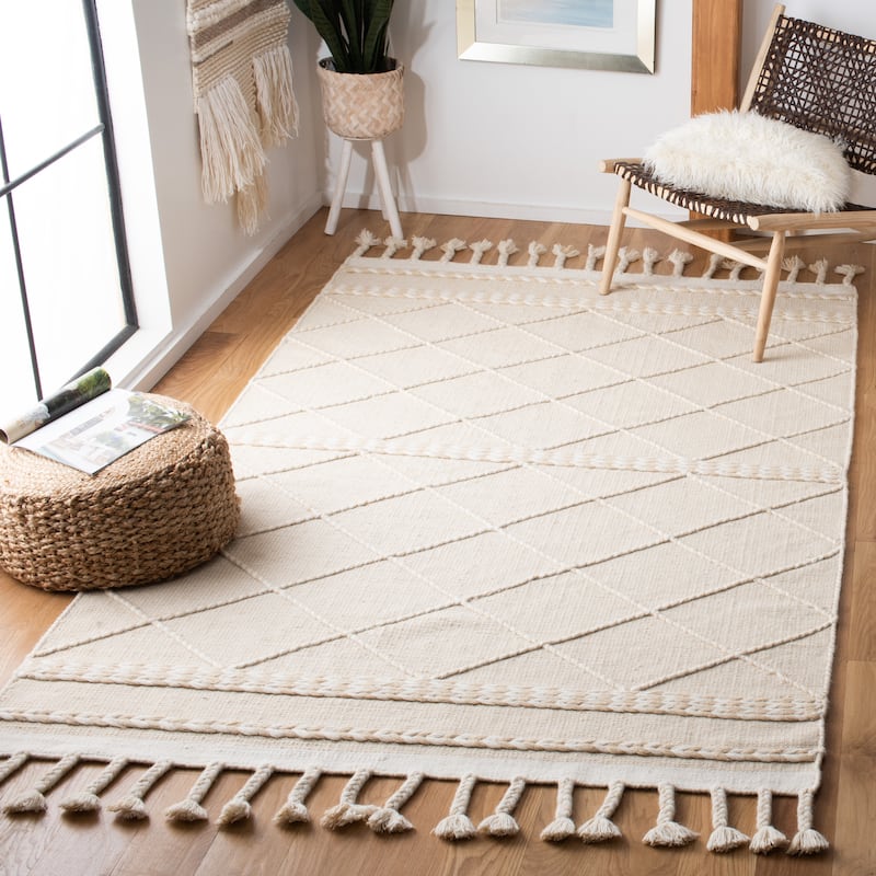 SAFAVIEH Handmade Casablanca Caty Moroccan Wool Tassel Rug - 4' x 6' - Beige/Ivory