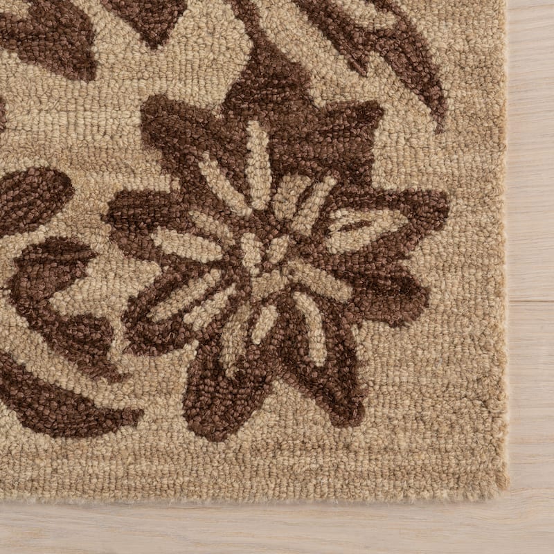 Nuloom Virelia Transitional Floral and Paisley Area Rug