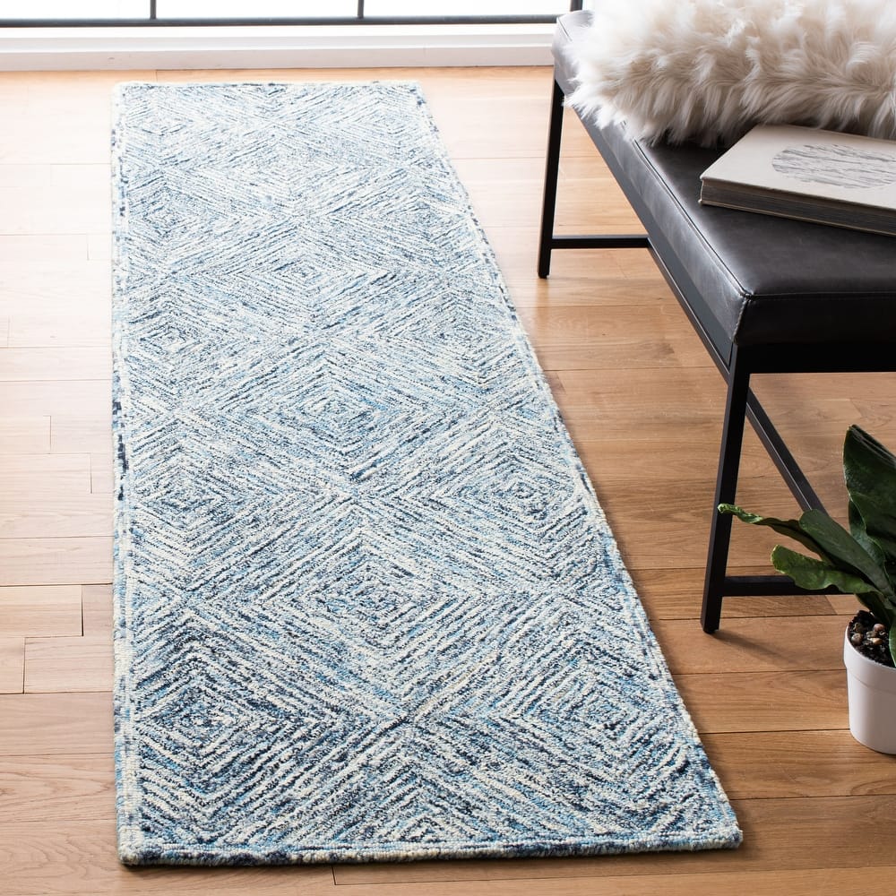 SAFAVIEH Handmade Capri Blathnaid Contemporary Wool Rug