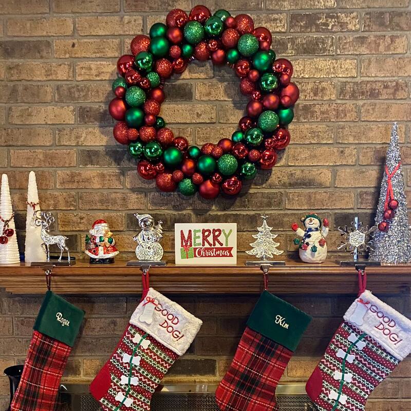 Red Green 3-Finish Shatterproof Ball Christmas Wreath - 24-Inch, Unlit