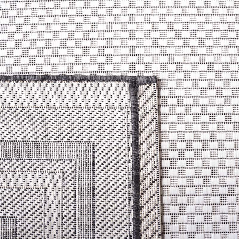 SAFAVIEH Courtyard Vickie Indoor/ Outdoor Waterproof Patio Backyard Rug