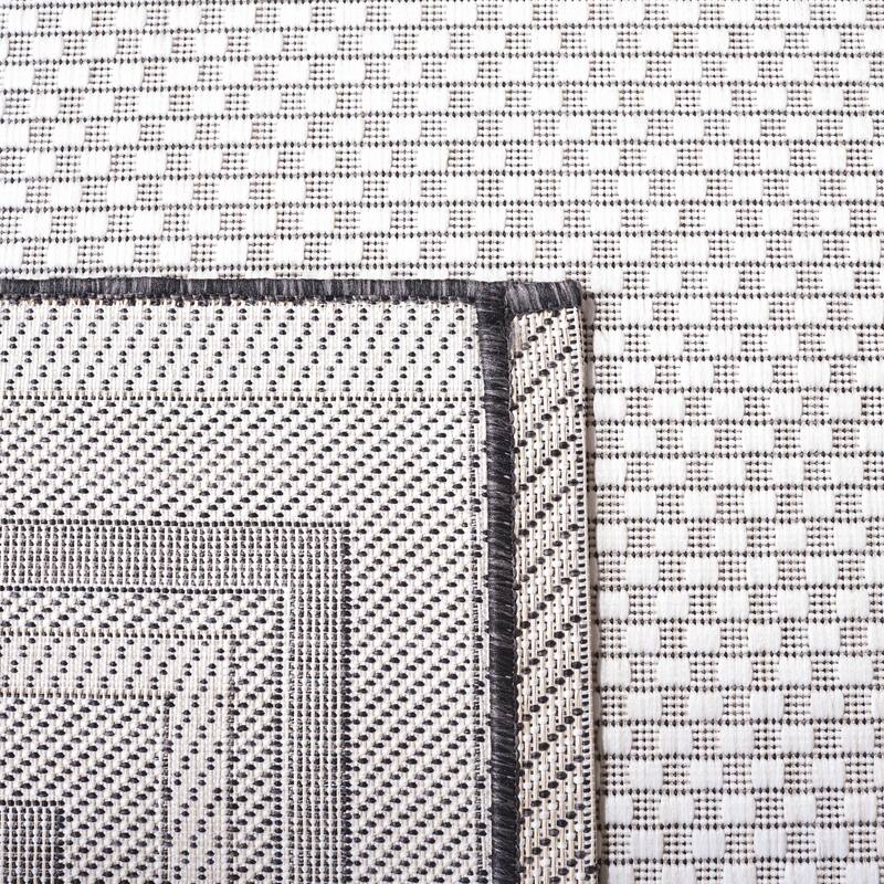 SAFAVIEH Courtyard Vickie Indoor/Outdoor Waterproof Patio Backyard Rug