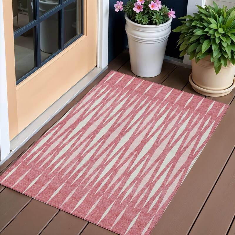 HomeRoots Geometric Transitional Rectangle Outdoor Rug - 3' x 5'