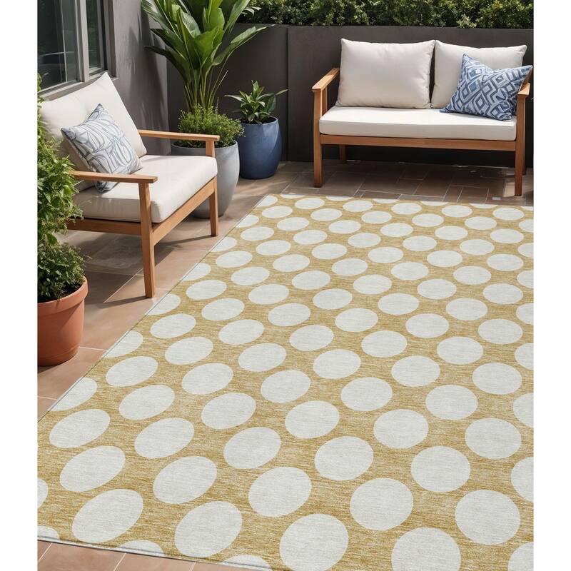 HomeRoots Polka Dot Transitional Rectangle Outdoor Rug - 5' X 8'