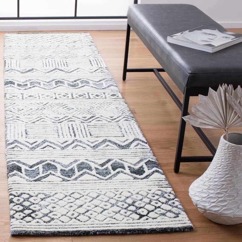 SAFAVIEH Handmade Roslyn Dejah Wool Rug - 2'3" x 9' Runner - Black/Ivory