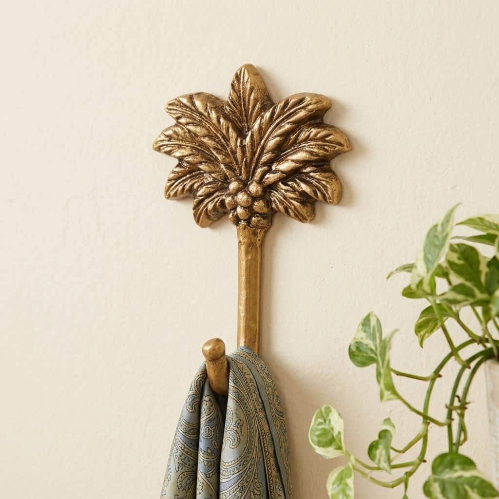 HomeRoots 4" Antiqued Gold Cast Iron Palm Tree Wall Hook - 4.00 in. x 6.00 in. x 1.63 in.