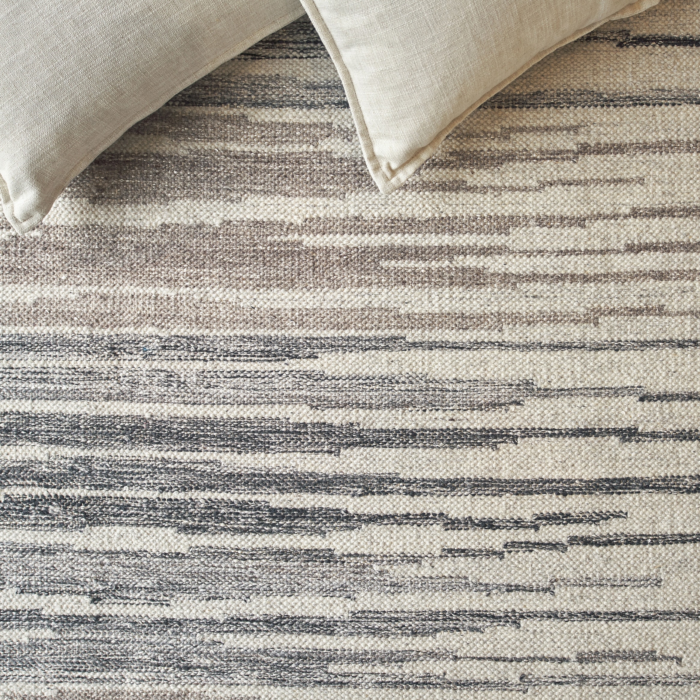 EXQUISITE RUGS Scandinavian Hand-loomed New Zealand Wool Ivory/Blue/Grey Area Rug.