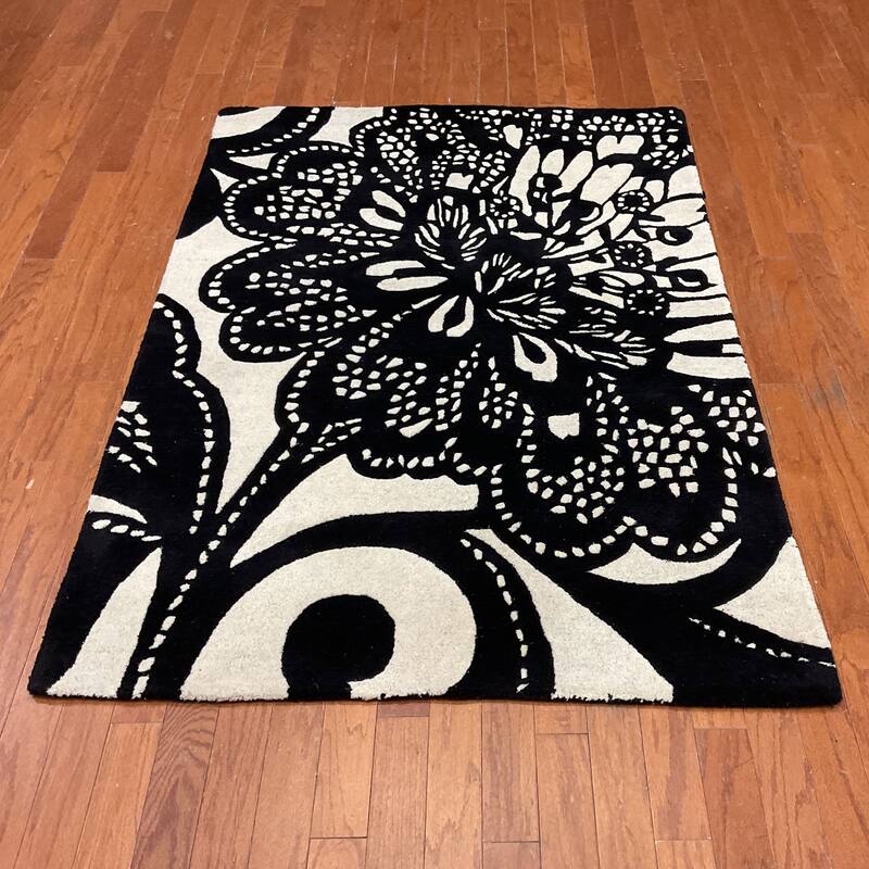 HERAT ORIENTAL Handmade Floral-Lace Graphic Wool Rug - 4' x 5'9" - Ivory/Black