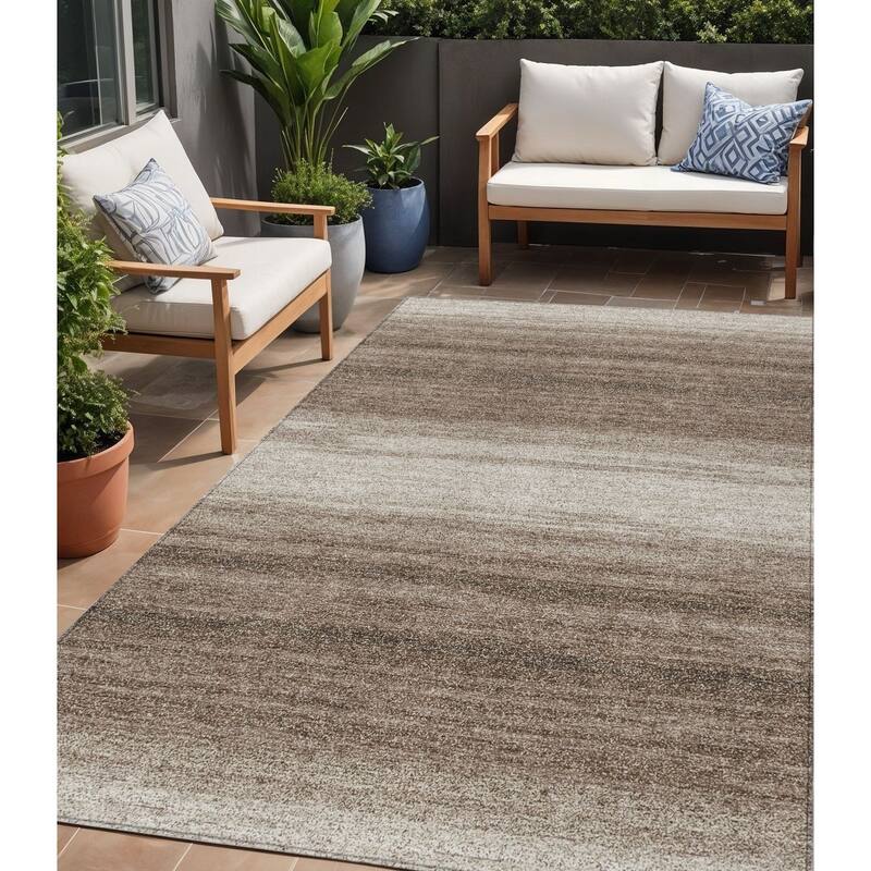 HomeRoots Abstract Transitional Rectangle Outdoor Rug - 5' X 8'