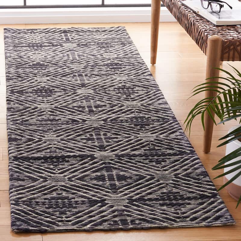 SAFAVIEH Handmade Marbella Beka Wool Rug - 2'3" x 8' Runner - Black/Ivory