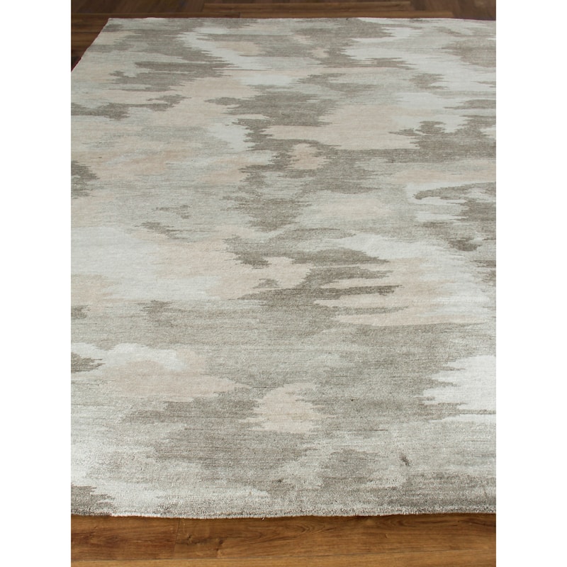 EXQUISITE RUGS Bamboo Silk Hand-knotted Light Silver/Grey Area Rug.