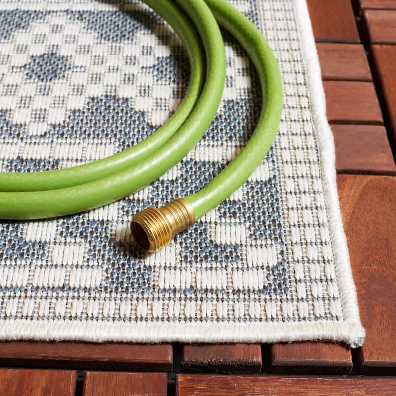 SAFAVIEH Bermuda Jorunn Geometric Indoor/Outdoor Waterproof Rug