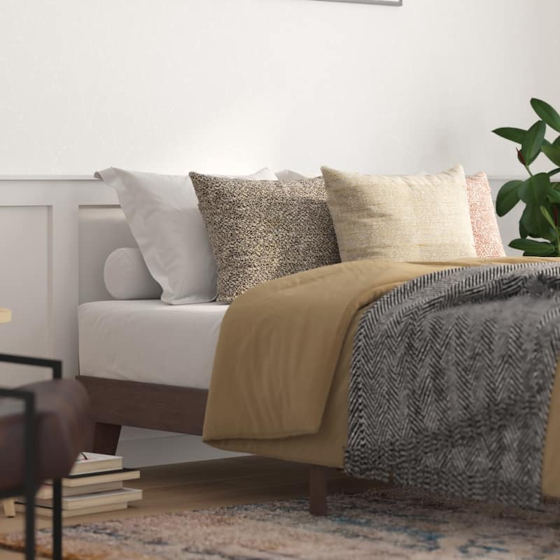 Wood Platform Bed with 14 Wooden Support Slats