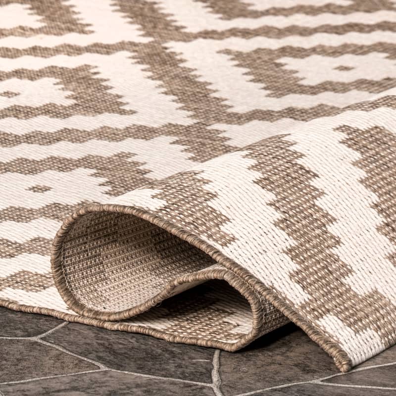 Nuloom Indoor/Outdoor Geometric Diamond Area Rug