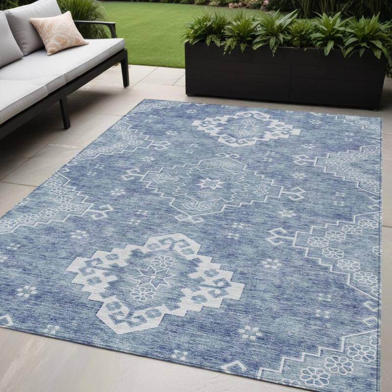HomeRoots Medallion Traditional Rectangle Outdoor Rug - 5' X 8'