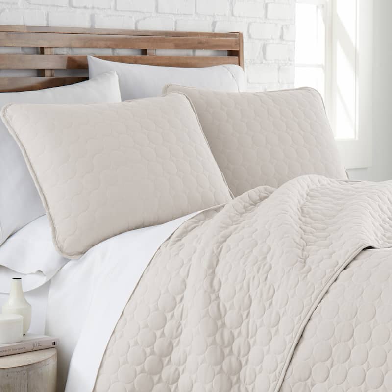 Vilano Ultra-Soft Lightweight 3-piece Quilt and Sham Set