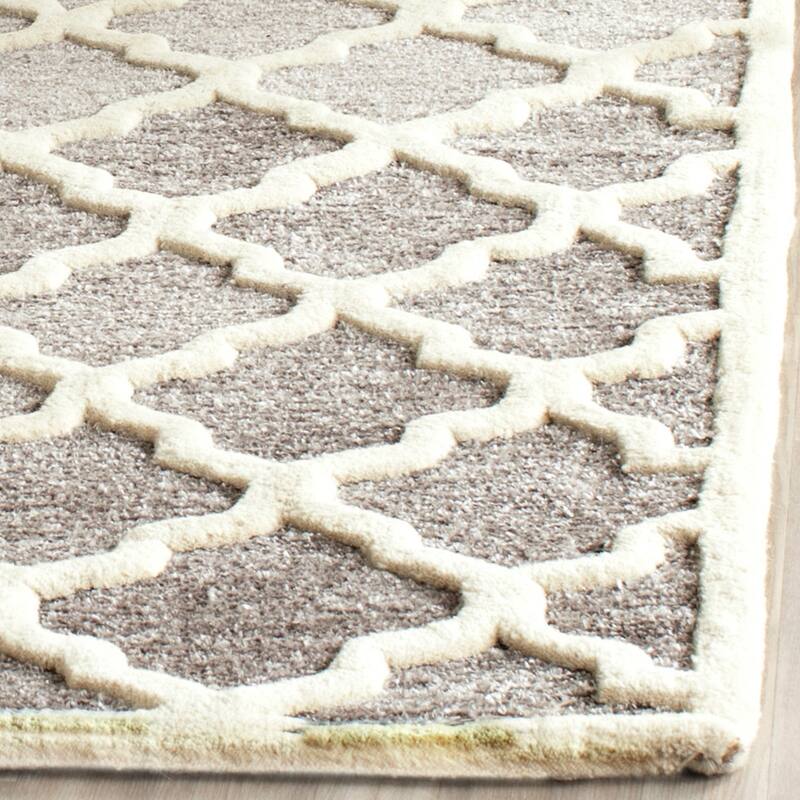 SAFAVIEH Handmade Precious Melanya Modern Polyester Rug