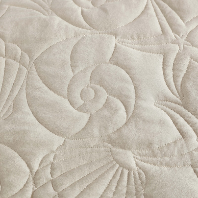 Caribbean Joe Solid Shell Outline Quilt Set