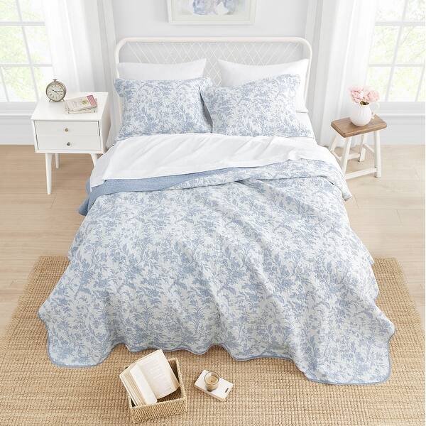 Cg1broylckxebm The sophisticated laura ashley amberley reversible quilt set boasts a bold black floral on crisp white background. https www overstock com bedding bath laura ashley amberley blue quilt set 14334179 product html