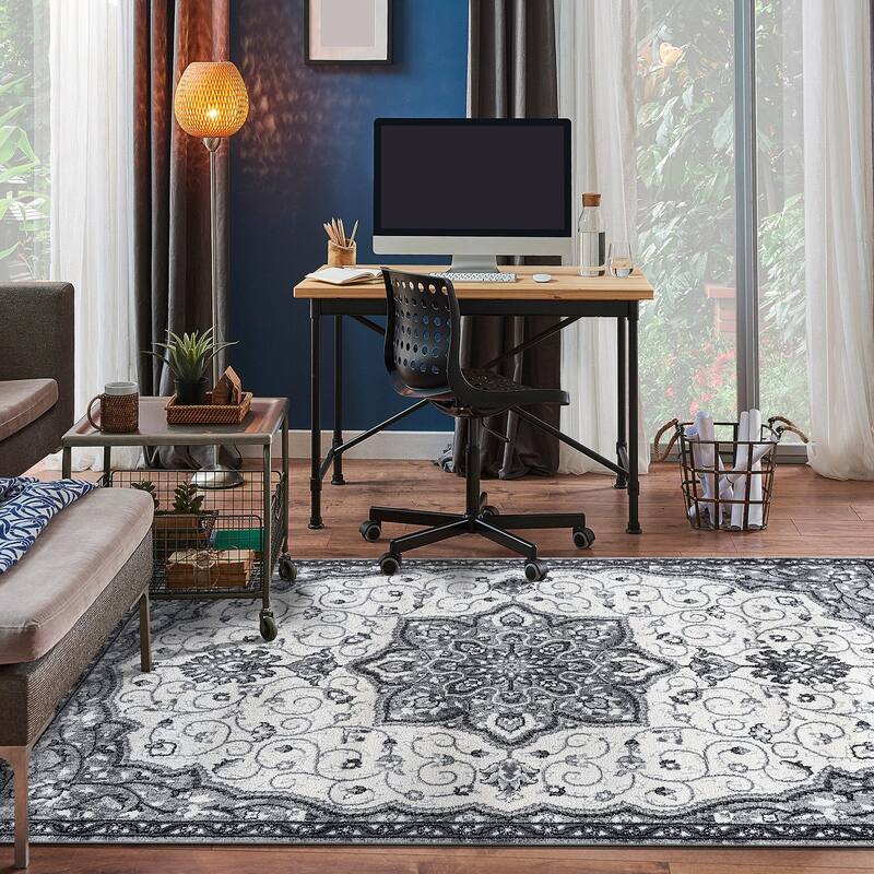 Traditional Medallion Area Rug
