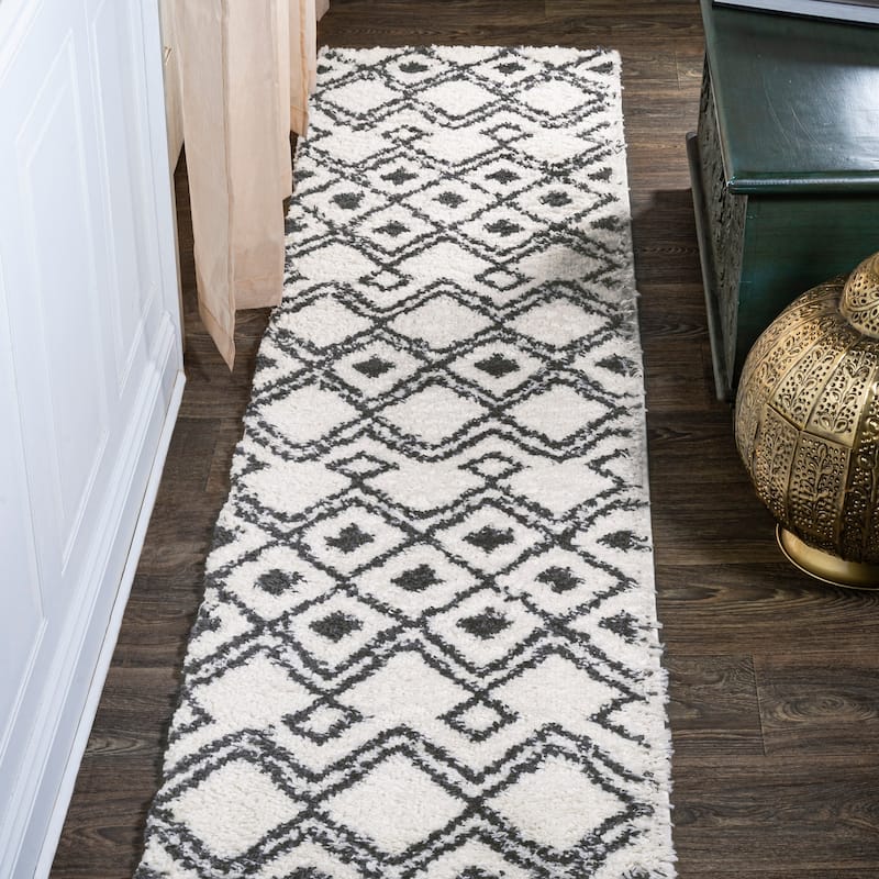 JONATHAN Y Sura Moroccan Diamond Shag Area Rug