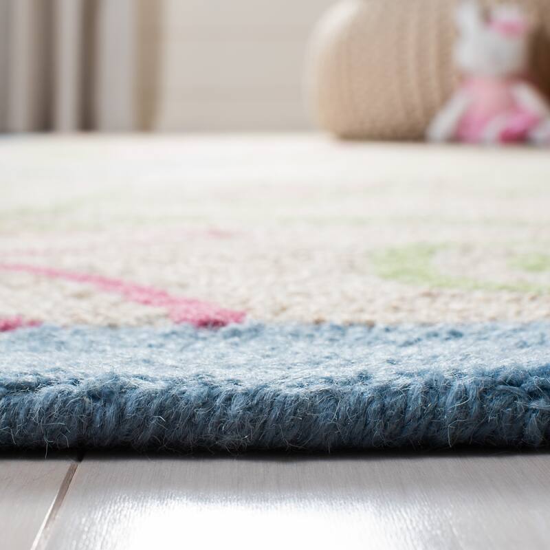 SAFAVIEH Handmade Kids Dayana Floral Wool Rug