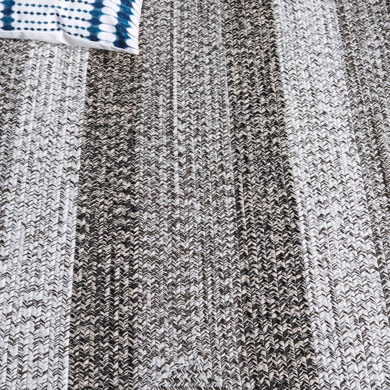 SAFAVIEH Handmade Braided Ecenur Indoor/Outdoor Machine Washable Rug