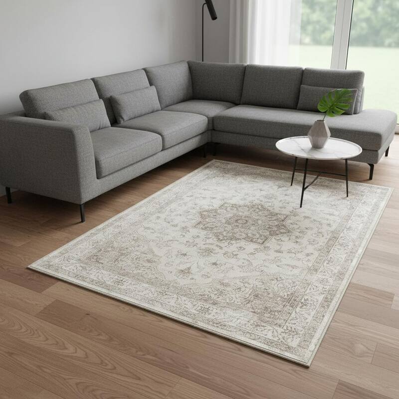 HomeRoots Floral Medallion Traditional Rectangle Area Rug - 8' X 10'