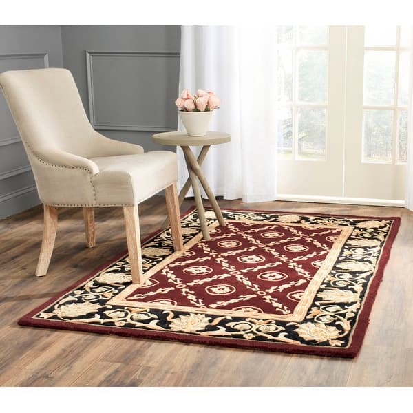 SAFAVIEH Handmade Naples Gwerfyl Traditional Oriental Wool Rug Bed
